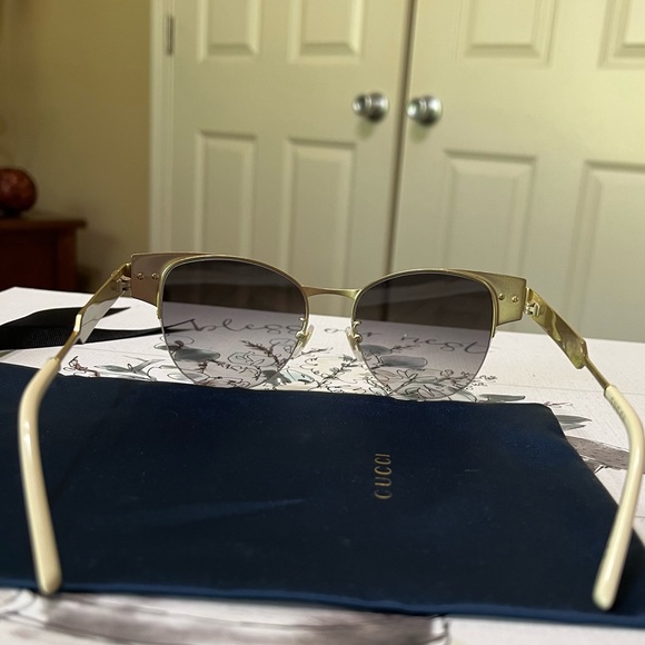 NEW GUCCI Sunglasses✨Authentic Gold Frame Gray Cat Eye Lenses GG0521S - Picture 10 of 15